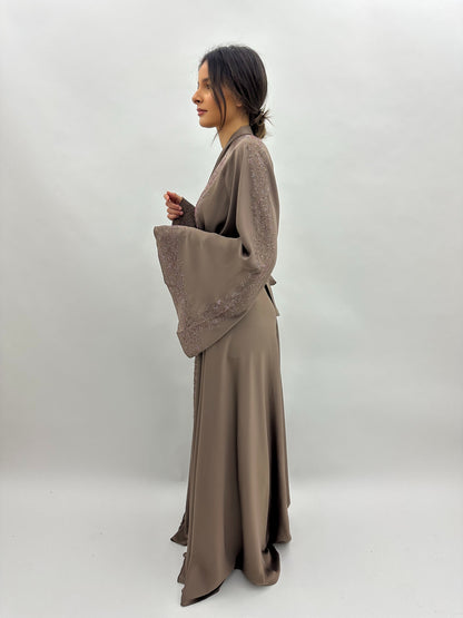 Abaya Dubai Hayat – Taupe MaraAbaya