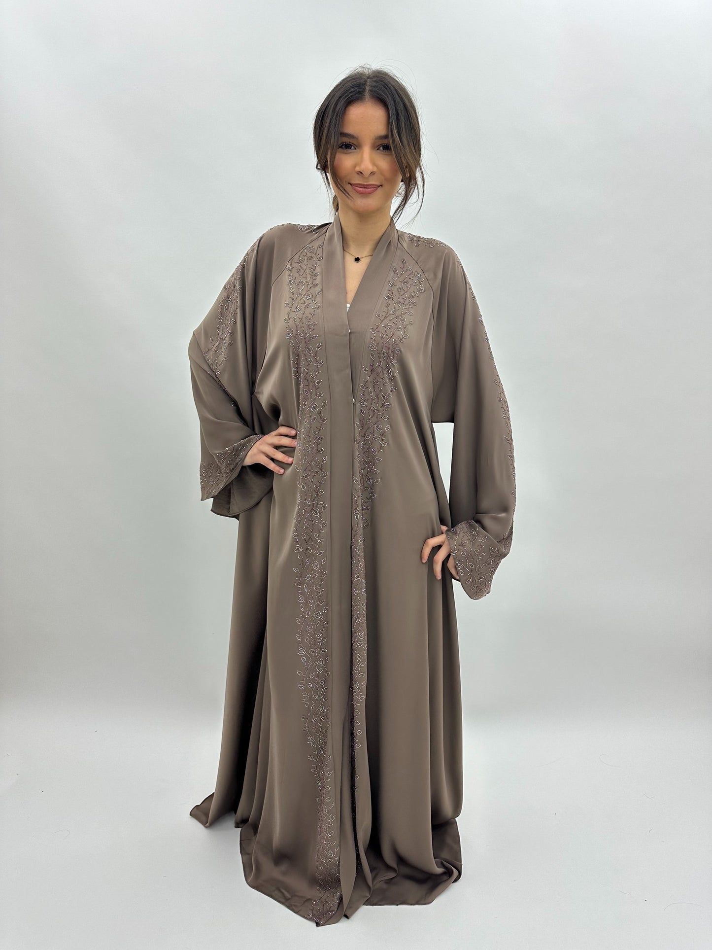 Abaya Dubai Hayat – Taupe MaraAbaya