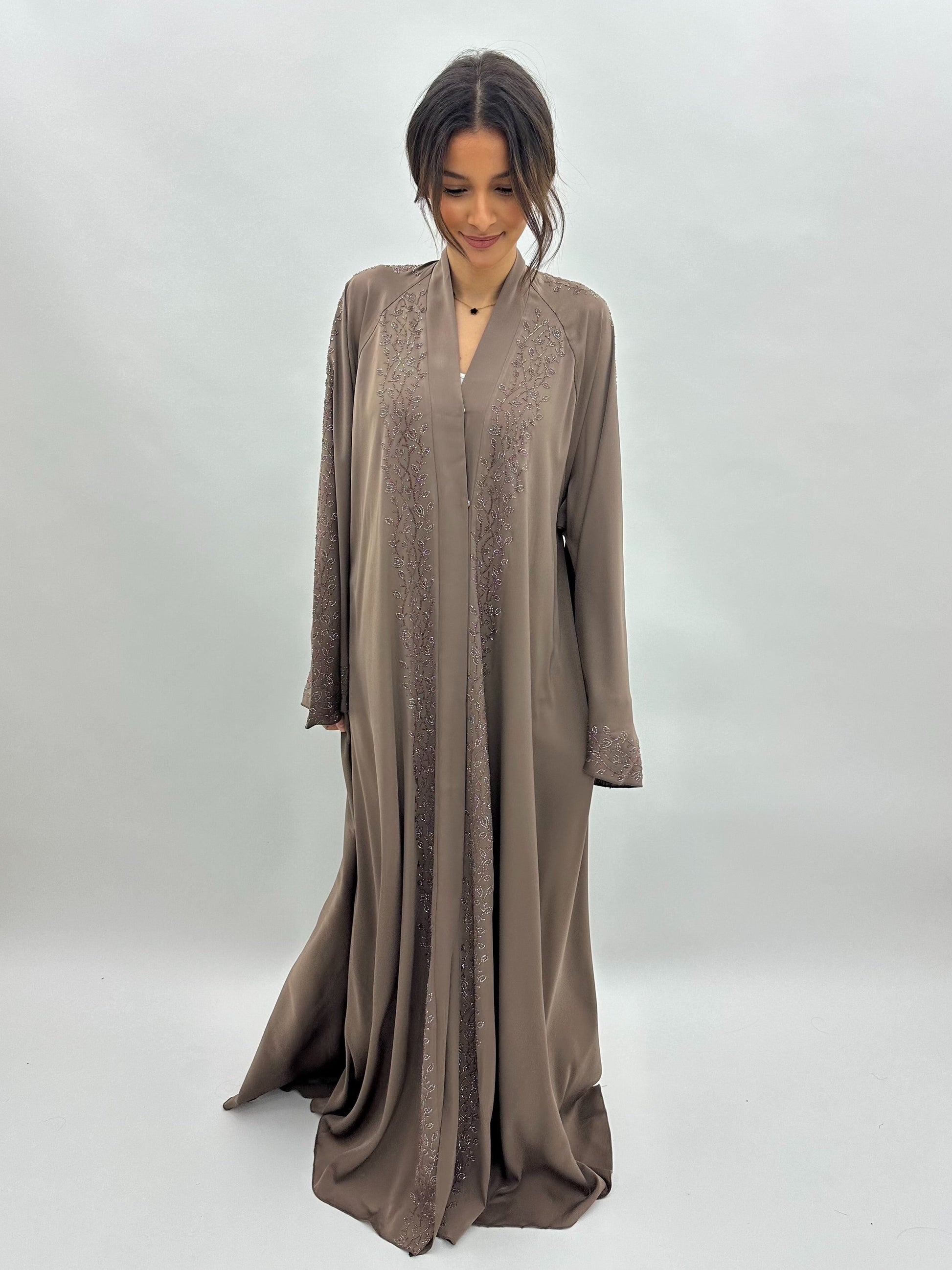 Abaya Dubai Hayat – Taupe MaraAbaya